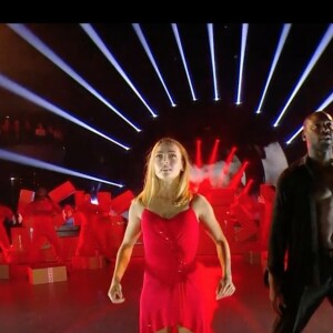 Ladji Doucouré et Inès VanDamme dans l'émission "Danse avec les stars 10". TF1. Le 16 novembre 2019.