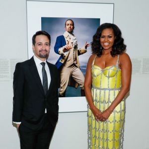 Michelle Obama impressionne avec sa robe jaune signée Schiaparelli, sur Instagram, le 18 novembre 2019.