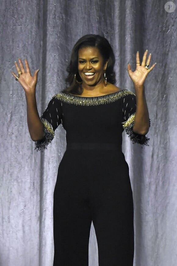 L'ancienne première dame des Etats-Unis Michelle Obama lors d'une soirée confidences pour la sortie de son livre "Becoming" à l'O2 Arena à Londres, Royaume Uni, le 14 avril 2019.