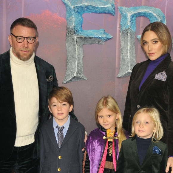 Guy Ritchie, ses enfants Rafael, Rivka, Levi et sa femme Jacqui Ainsley - Les célébrités assistent à la première de "Frozen 2" à Londres, le 17 novembre 2019.