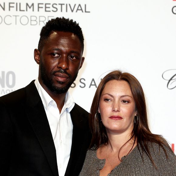 Thomas Ngijol et sa compagne Karole Rocher, enceinte - Tapis rouge de la cérémonie d'ouverture du Festival Lumière 2017 au cours de laquelle Eddy Mitchell a reçu un hommage à Lyon, le 14 Octobre 2017 © Dominique Jacovides/Bestimag