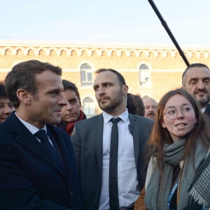 Le président Emmanuel Macron inaugure le nouveau pôle universitaire de la Citadelle et échanges avec des étudiants à l'Université de Picardie Jules Vernes à Amiens le 21 novembre 2019. © Isa Harsin / Pool / Bestimage