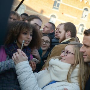 Le président Emmanuel Macron inaugure le nouveau pôle universitaire de la Citadelle et échanges avec des étudiants à l'Université de Picardie Jules Vernes à Amiens le 21 novembre 2019. © Isa Harsin / Pool / Bestimage