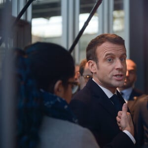 Le président Emmanuel Macron inaugure le nouveau pôle universitaire de la Citadelle et échanges avec des étudiants à l'Université de Picardie Jules Vernes à Amiens le 21 novembre 2019. © Isa Harsin / Pool / Bestimage