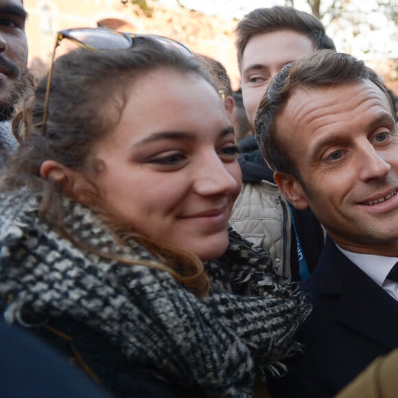 Le président Emmanuel Macron inaugure le nouveau pôle universitaire de la Citadelle et échanges avec des étudiants à l'Université de Picardie Jules Vernes à Amiens le 21 novembre 2019. © Isa Harsin / Pool / Bestimage