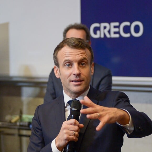 Le président Emmanuel Macron inaugure le nouveau pôle universitaire de la Citadelle et échanges avec des étudiants à l'Université de Picardie Jules Vernes à Amiens le 21 novembre 2019. © Isa Harsin / Pool / Bestimage