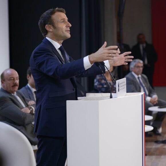 Le président Emmanuel Macron inaugure le nouveau pôle universitaire de la Citadelle et échanges avec des étudiants à l'Université de Picardie Jules Vernes à Amiens le 21 novembre 2019. © Isa Harsin / Pool / Bestimage