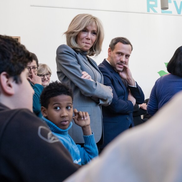 Visite de Madame Brigitte Macron et Adrien Taquet (secrétaire d'État à la Protection de l'enfance) au centre social et culturel "La maison bleue " dans le 18ème dans le cadre du plan de lutte contre les violences faites aux enfants à Paris le 20 Novembre 2019. © Tristan Reynaud / Secrétariat d'Etat auprès de la Ministre des Solidarités et de la Santé via Bestimage