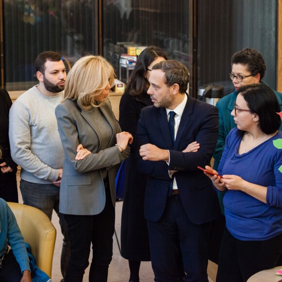 Visite de Madame Brigitte Macron et Adrien Taquet ( secrétaire d'État à la Protection de l'enfance) au centre social et culturel "La maison bleue" dans le 18ème dans le cadre du plan de lutte contre les violences faites aux enfants à Paris le 20 Novembre 2019. © Tristan Reynaud / Secrétariat d'Etat auprès de la Ministre des Solidarités et de la Santé via Bestimage