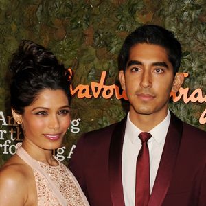 Freida Pinto et Dev Patel - Tapis rouge de la soirée "Salvatore Ferragamo" à Los Angeles. Le 17 octobre 2013.