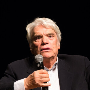 Bernard Tapie donne une conférence "Qui est le vrai Bernard Tapie" au Forum de Liège, Belgique, le 27 septembre 2018, du directeur sportif à l'âme d'artiste, de la personnalité influente, à la maladie, il nous raconte son histoire sans détours et surtout sans remords, dans une salle de 700 personnes... Il a évoqué son plus grand combat et sa plus grande douleur de vie... sa maladie...Il affirme avoir voulu mettre fin à ses jours et confie qu'il en a marre de se sentir si mal certains jours, mais que heureusement sa femme était là pour le soutenir. Il dit être fort et a annoncé son voeux de remonter sur les planches l'année prochaine avec un grand projet sur lequel il travaille actuellement. Quant à la politique, il dit ne plus vouloir en faire, c'est un monde beaucoup trop cruel a t-il cité. Il a aussi évoqué son amour pour la belgique... "ce que j'aime en Belgique c'est que les gens qui font des choses sérieuses, ne se prennent pas au sérieux, contrairement aux français"! © Alain Rolland/ImageBuzz/Bestimage27/09/2018 - Liège