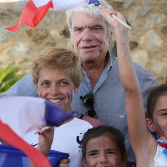 Exclusif - Bernard Tapie célèbre la victoire des Bleus, champions du monde 2018, sur le port de Saint-Tropez, le 15 juillet 2018. © Luc Boutria/Nice Matin/Bestimage