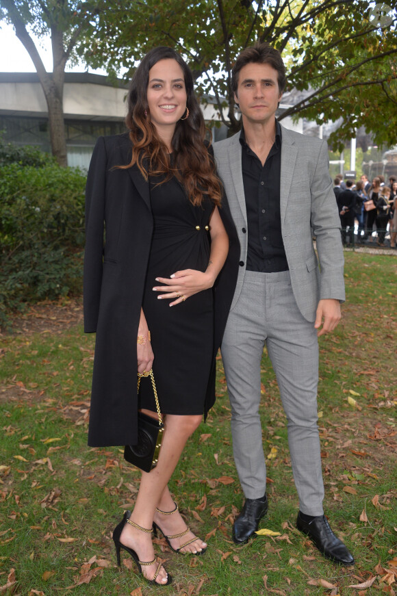 Anouchka Delon enceinte et son compagnon Julien Dereims - Arrivées au défilé Elie Saab "Collection Prêt-à-Porter Printemps/Eté 2020" lors de la Fashion Week de Paris (PFW), le 28 septembre 2019. © Veerren Ramsamy - Christophe Clovis / Bestimage