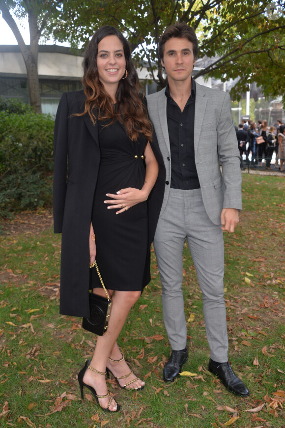 Anouchka Delon enceinte et son compagnon Julien Dereims - Arrivées au défilé Elie Saab "Collection Prêt-à-Porter Printemps/Eté 2020" lors de la Fashion Week de Paris (PFW), le 28 septembre 2019. © Veerren Ramsamy - Christophe Clovis / Bestimage