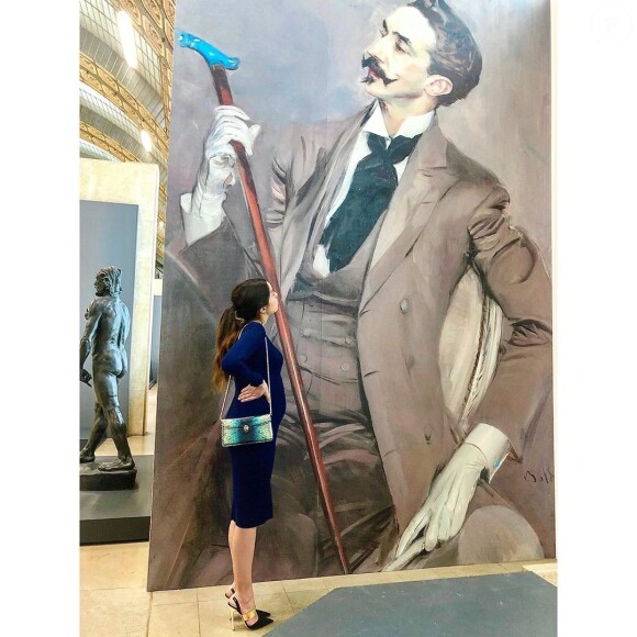 Anouchka Delon, enceinte, découvre l'exposition Huysmans, de Degas à Grünewald, au Musée d'Orsay, à Paris, le 24 novembre 2019. 