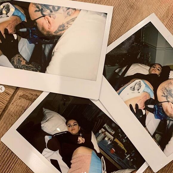Selena Gomez se fait tatouer la cuisse gauche par l'artiste Bang Bang Tattoo. Novembre 2019.