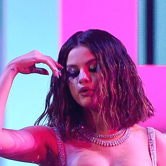 Selena Gomez anime la 47ème soirée annuelle des American Music Awards au Microsoft Theatre à Los Angeles, le 24 novembre 2019.