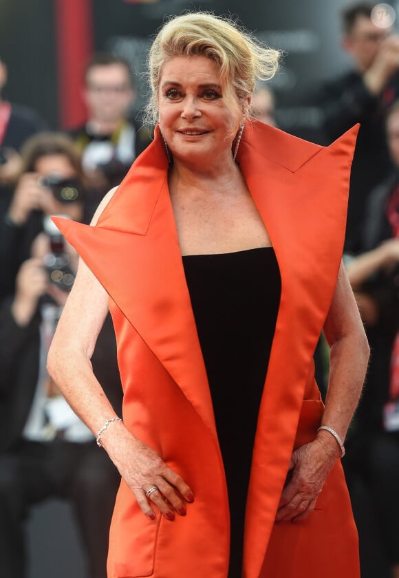 Catherine Deneuve lors de la projection du film "La Vérité" lors de la cérémonie d'ouverture du 76ème festival du film de Venise, la Mostra, sur le Lido au Palais du cinéma de Venise, Italie, le 28 août 2019.
