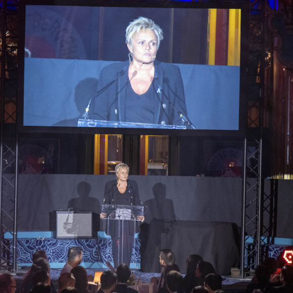 Exclusif - Muriel Robin - 2ème soirée de Gala au profit de l'association nationale "Le Refuge" et de ses actions de soutien aux jeunes LGBT+ victimes d'homophobie ou de transphobie, au théâtre des Folies Bergère à Paris, le 18 novembre 2019. © Gorassini/Perusseau/Bestimage