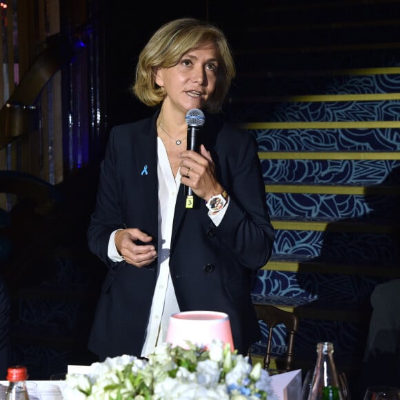 Exclusif - Valérie Pécresse et Muriel Robin - 2ème soirée de Gala au profit de l'association nationale "Le Refuge" et de ses actions de soutien aux jeunes LGBT+ victimes d'homophobie ou de transphobie, au théâtre des Folies Bergère à Paris, le 18 novembre 2019. © Gorassini/Perusseau/Bestimage