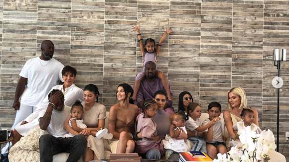 Les Kardashian en famille : tendres photos avec les enfants et grosse dinde