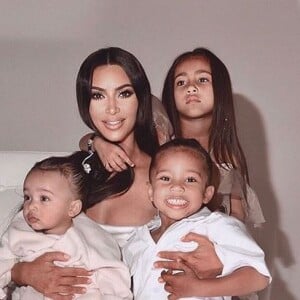 Kim Kardashian et trois de ses enfants, Chicago, Saint et North West. Novembre 2019.