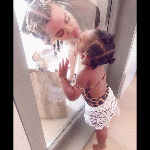 Khloé Kardashian et sa fille True. Novembre 2019.