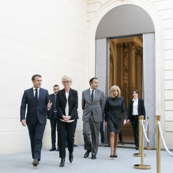 Emmanuel et Brigitte Macron avec Claude Chirac et son mari Frédéric Salat-Baroux lors d'une réception avec d'anciens collaborateurs de Jacques Chirac, octobre 2019.