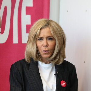 Jean-Michel Blanquer, ministre de l'éducation nationale, Brigitte Macron lors de la dictée d'ELA lors de sa 16ème édition au Collège Suzanne Lacore à Paris à une classe de 6ème le 14 octobre 2019. Cette dictée est le lancement officiel de la campagne "Mets Tes Baskets et bats la maladie" à l'école. © Dominique Jacovides / Bestimage