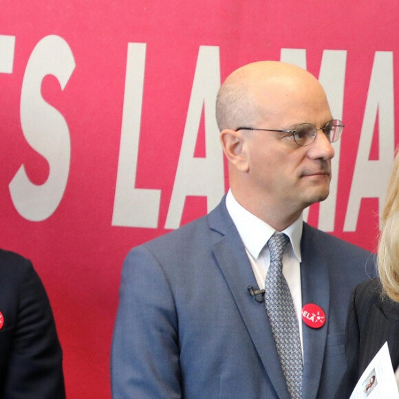 Nicolas Mathieu (Goncourt 2018), auteur de la dictée d'ELA, Jean-Michel Blanquer, ministre de l'éducation nationale, Brigitte Macron lors de la dictée d'ELA lors de sa 16ème édition au Collège Suzanne Lacore à Paris à une classe de 6ème le 14 octobre 2019. Cette dictée est le lancement officiel de la campagne "Mets Tes Baskets et bats la maladie" à l'école. © Dominique Jacovides / Bestimage