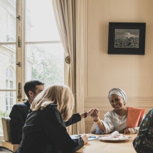 Brigitte Macron lors d'un entretien avec Lalla Malika Issoufou, épouse de la République du Niger. Le 9 octobre 2019.