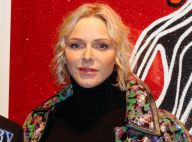 Charlene de Monaco : Cheveux ondulés et veste colorée face à Boy George