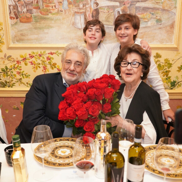 Exclusif - Placido Domingo et sa femme Marta ont fêté leur 57ème anniversaire de mariage à Vérone, entourés de leur famille et leurs amis. Le 3 août 2019