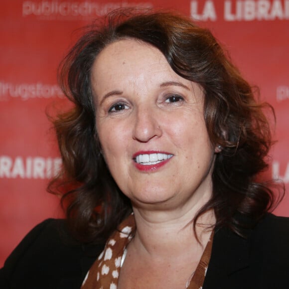 Anne Roumanoff présente son livre "Divorcée et joyeuse ! - Ou comment survivre au divorce" au Drugstore Publicis à Paris le 27 novembre 2019. © Jonathan Rebboah / Panoramic / Bestimage 27/11/2019 - Paris