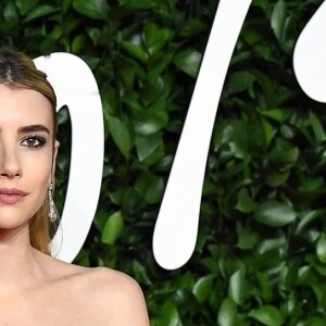 Emma Roberts assiste à la cérémonie des "Fashion Awards 2019" au Royal Albert Hall à Londres, le 2 décembre 2019.