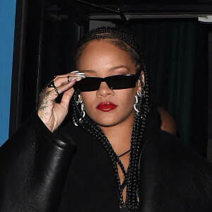 Rihanna quitte l'after party de sa marque, Fenty, au Laylow Club dans le quartier de Notting Hill. Le 2 décembre 2019.