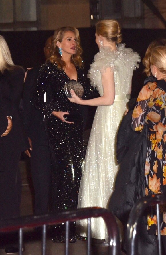 Cate Blanchett et Julia Roberts arrivent au Royal Albert Hall pour assister à la soirée des "Fashion Awards 2019". Londres, le 2 décembre 2019.
