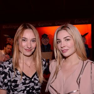 Déborah Francois et Alix Bénézech assistent au dîner de Gala du Festival Series Mania au Musée des Arts Forains à Paris le 2 décembre 2019. © Pierre Perusseau - Rachid Bellak / Bestimage