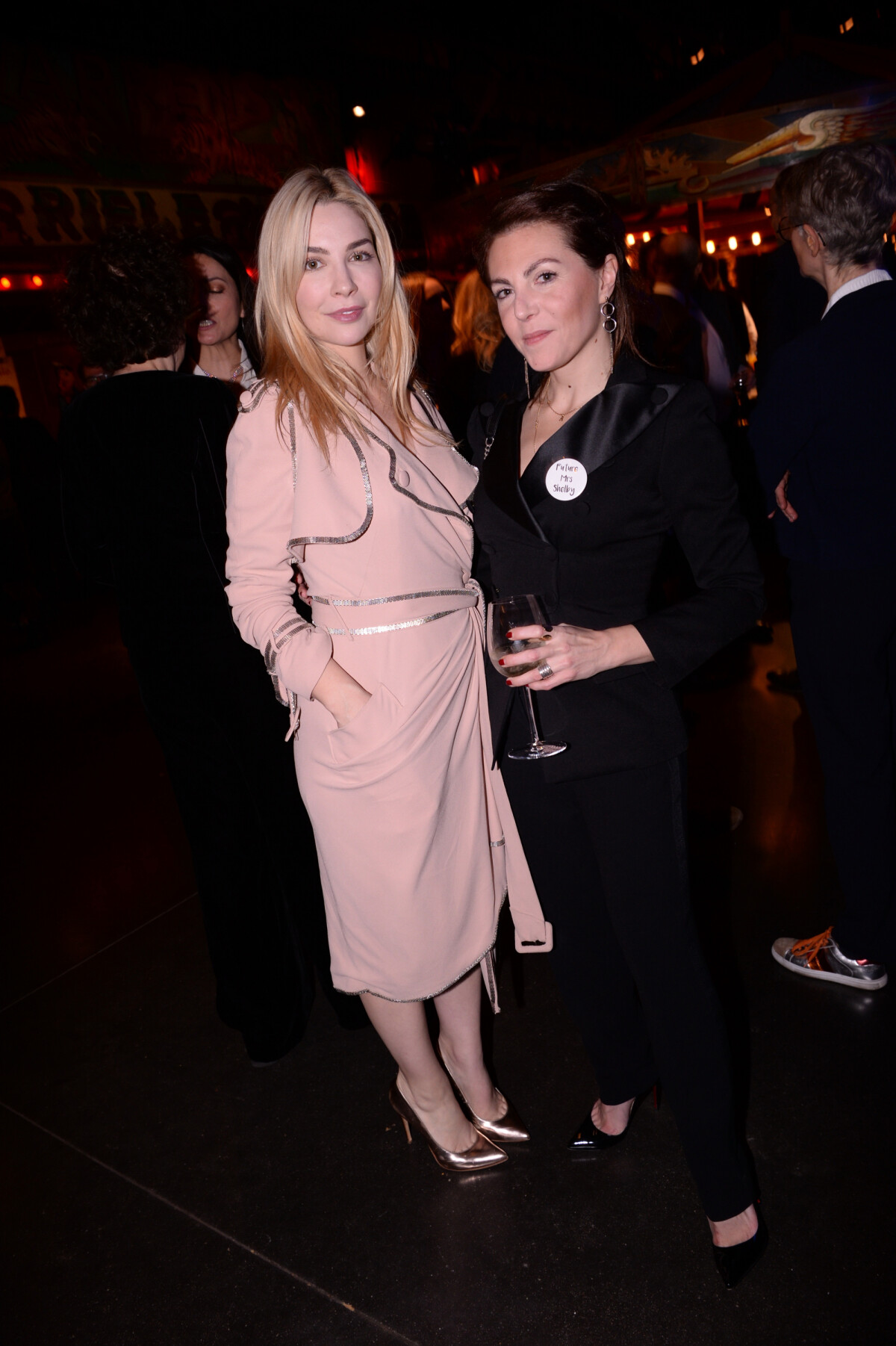 Photo : Alix Bénézech et Anne-Elisabeth Blateau assistent au dîner de