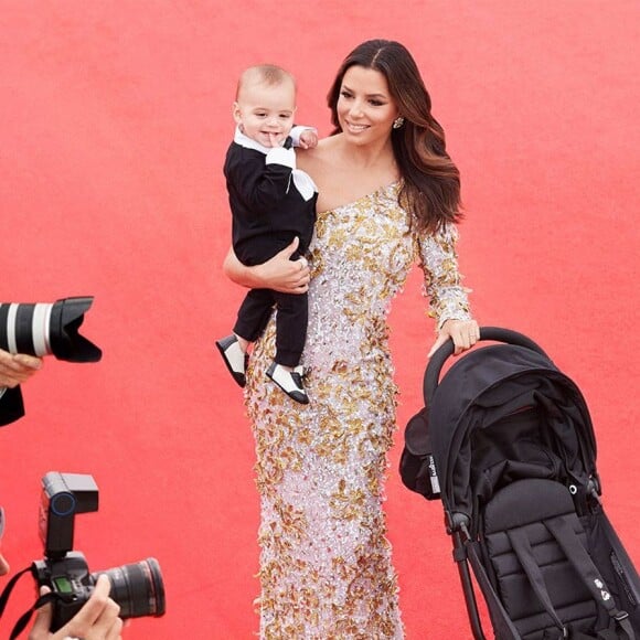 Eva Longoria sur le tapis rouge avec son fils