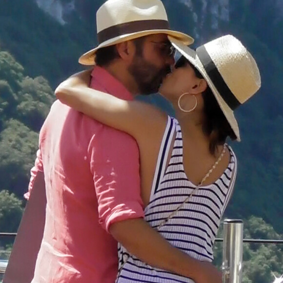 Eva Longoria, son mari Jose Baston se promènent en amoureux dans les rues de Capri en Italie le 14 juillet 2019.