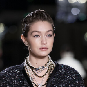 Gigi Hadid défile pour Chanel et la collection Métiers d'Art Paris - 31, Rue Cambon au Grand Palais. Paris, le 4 décembre 2019.