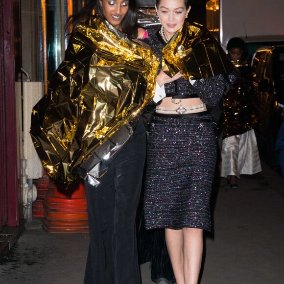 Les top models Gigi Hadid et Mona Tougaard ont participé au défilé Chanel Métiers d'Art et assisté au dîner de l'after-show. Paris, le 4 décembre 2019.