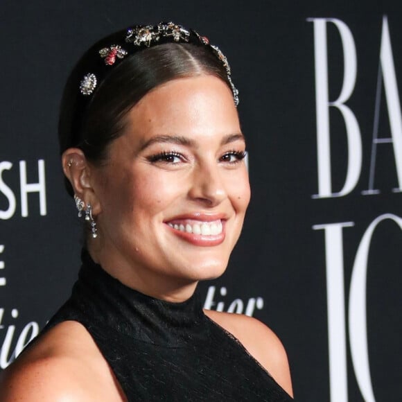 Ashley Graham, enceinte - Photocall de la soirée Harper's BAZAAR 2019 'ICONS By C.Roitfeld' lors de la Fashion Week de New York (NYFW), le 6 septembre 2019.