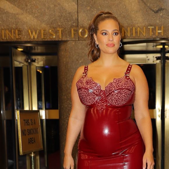 Ashley Graham enceinte est allée diner au restaurant Rainbow room à New York, le 5 septembre 2019