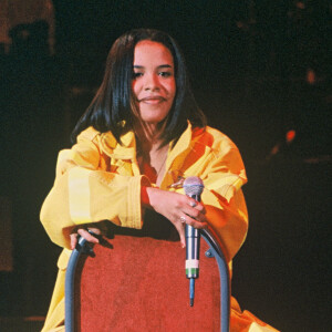 La chanteuse Aaliyah en concert à Londres le 18 mai 1995.