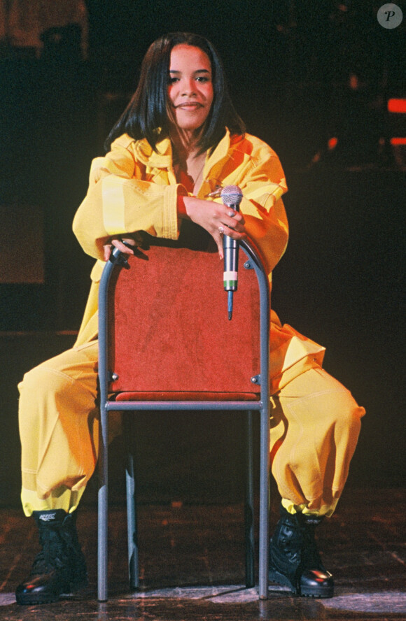 La chanteuse Aaliyah en concert à Londres le 18 mai 1995.