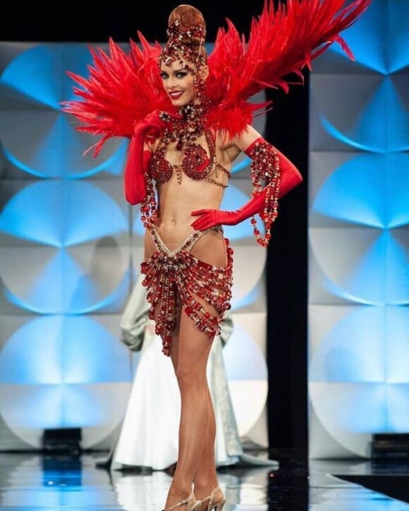 Le costume de Maëva Coucke, signé le Moulin Rouge, pour l'élection de Miss Univers 2019.
