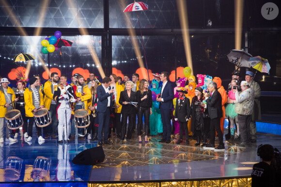 Jean Paul Rouve, Sophie Davant, Chloé Nabédian, Jean - Baptiste Marteau, Nagui - Deuxième jour de la 33ème édition du Téléthon au Parc de la Villette à Paris le 7 décembre 2019. Le compteur de la 33ème édition du Téléthon a atteint 74,6 millions d'euros dimanche 8 décembre, en hausse par rapport à l'édition 2018 où l'événement caritatif avait été bousculé par la mobilisation des "gilets jaunes". © Tiziano Da Silva/Bestimage08/12/2019 -
