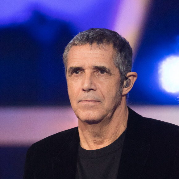 Julien Clerc, Nagui. - Deuxième jour de la 33ème édition du Téléthon au Parc de la Villette à Paris le 7 décembre 2019. Le compteur de la 33ème édition du Téléthon a atteint 74,6 millions d'euros dimanche 8 décembre, en hausse par rapport à l'édition 2018 où l'événement caritatif avait été bousculé par la mobilisation des "gilets jaunes". © Tiziano Da Silva/Bestimage07/12/2019 -